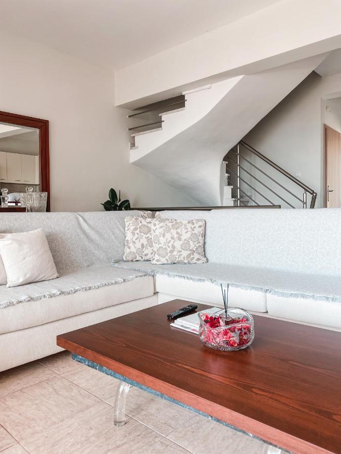 Athina Villa - Premier Sea Palaiontsiflikion Exterior photo